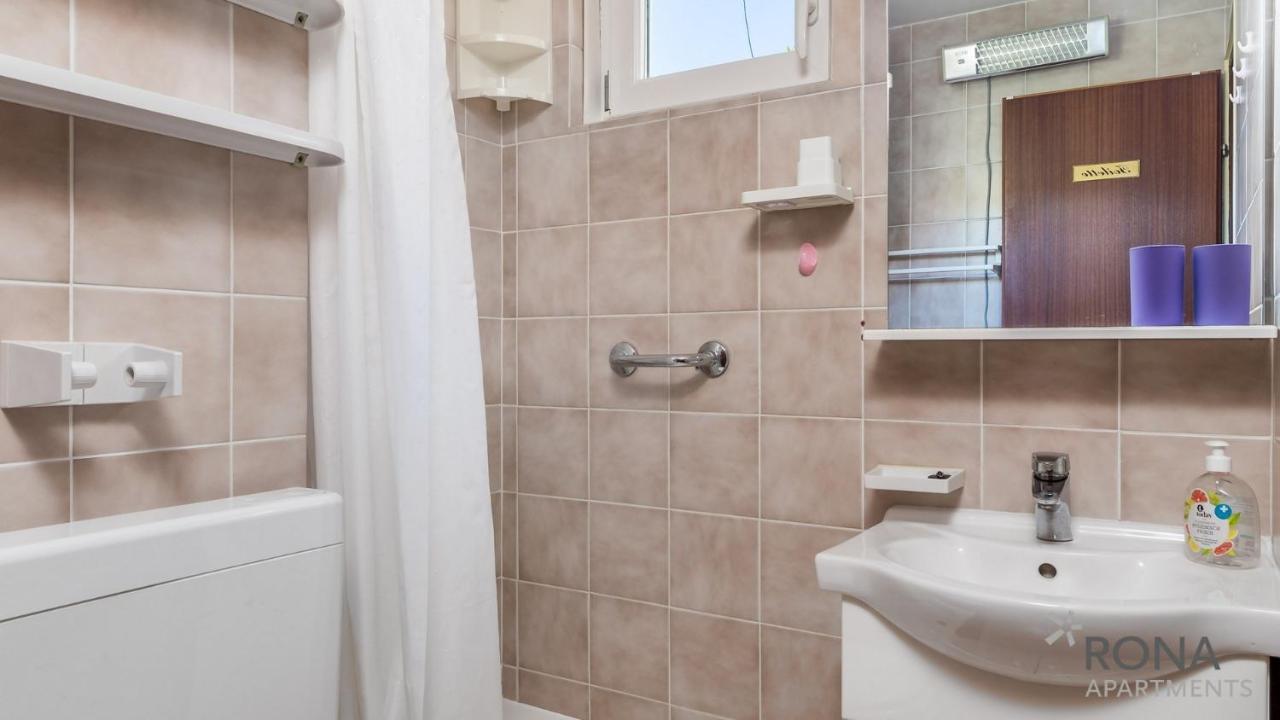 Rona Apartment Aurora Novalja Luaran gambar
